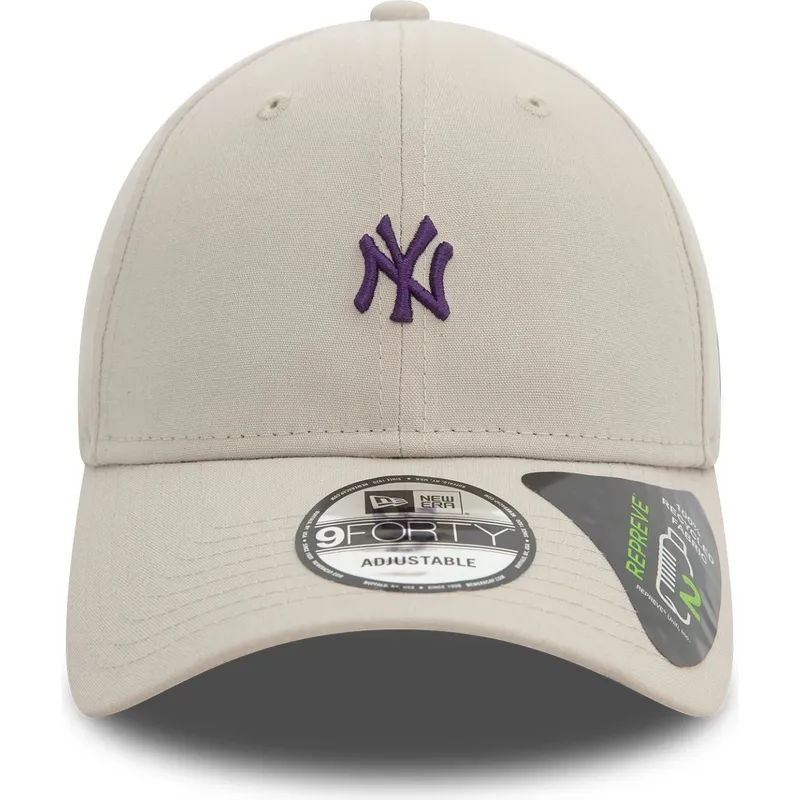 bezowa-regulowana-czapka-z-zakrzywionym-daszkiem-z-fioletowym-logo-9forty-repreve-mini-logo-new-york-yankees-mlb-new-era