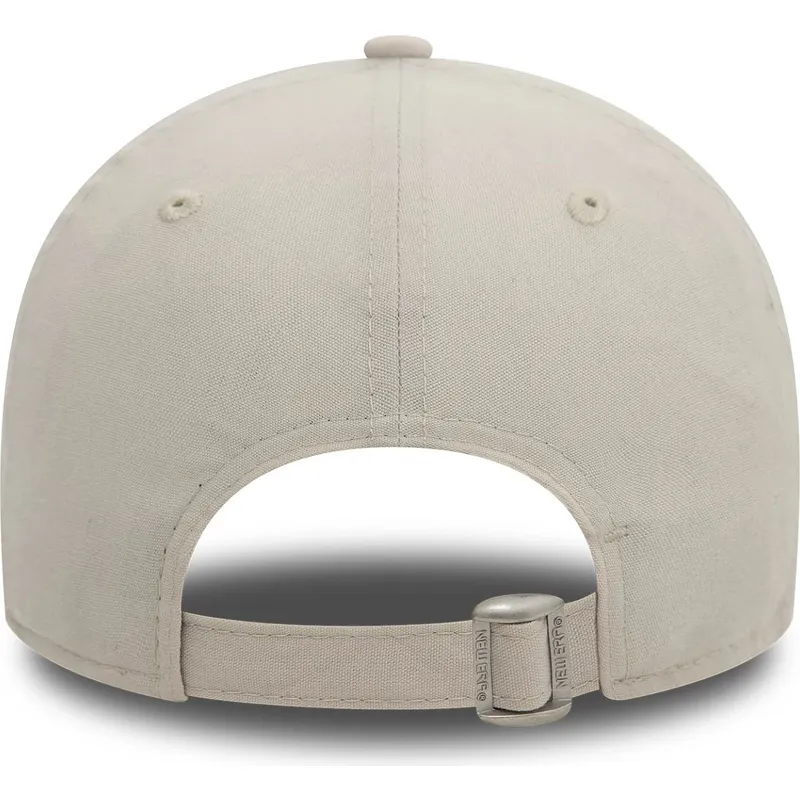 bezowa-regulowana-czapka-z-zakrzywionym-daszkiem-z-fioletowym-logo-9forty-repreve-mini-logo-new-york-yankees-mlb-new-era