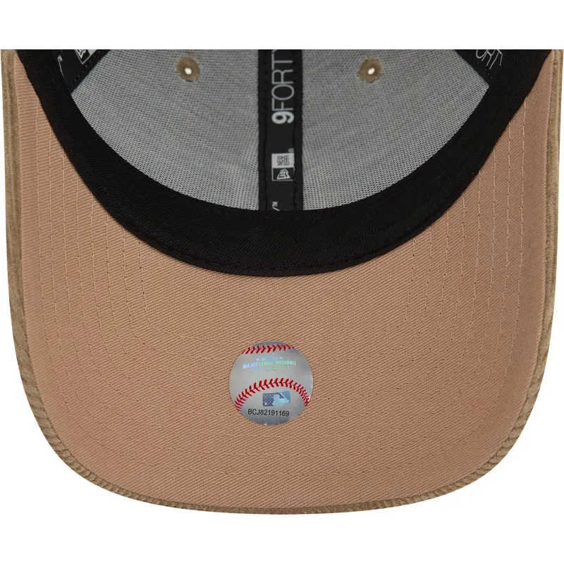 kepure-islenkta-smelio-reguliuojamas-9forty-cord-new-york-yankees-mlb-new-era
