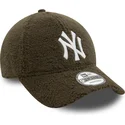 regulowana-zielona-czapka-z-zakrzywionym-daszkiem-9forty-borg-new-york-yankees-mlb-od-new-era