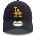 granatowa-regulowana-czapka-z-zakrzywionym-daszkiem-z-zoltym-logo-9twenty-league-essential-los-angeles-dodgers-mlb-od-new-era