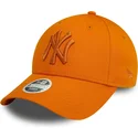 kepure-islenkta-oranzine-reguliuojamas-9forty-league-essential-new-york-yankees-mlb-new-era