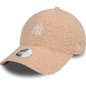 rozowa-zakrzywiona-czapka-regulowana-dla-kobiet-9forty-borg-new-york-yankees-mlb-od-new-era