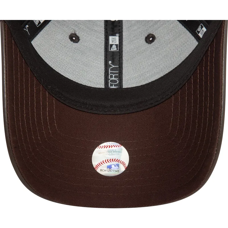 kepure-islenkta-ruda-reguliuojamas-9forty-midi-pu-new-york-yankees-mlb-new-era kepure-islenkta-ruda-reguliuojamas-9forty-midi-pu-new-york-yankees-mlb-new-era