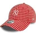 rozowa-regulowana-czapka-z-daszkiem-dla-kobiet-9forty-houndstooth-new-york-yankees-mlb-new-era