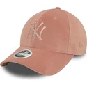 kepure-islenkta-rozine-reguliuojamas-9forty-velour-diamante-new-york-yankees-mlb-new-era