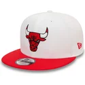 biala-i-czerwona-czapka-z-daszkiem-snapback-9fifty-white-crown-patch-chicago-bulls-nba-od-new-era