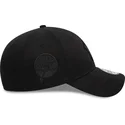 czarna-zakrzywiona-czapka-z-logo-new-york-yankees-39thirty-monochrome-mlb-od-new-era