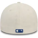 bezowa-czapka-z-zakrzywionym-daszkiem-i-niebieskim-logo-39thirty-faux-suede-los-angeles-dodgers-mlb-od-new-era