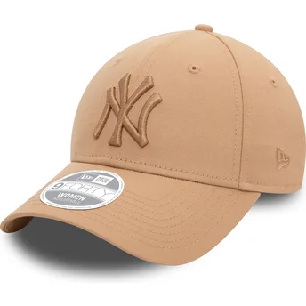 New Era Curved Brim Women 9FORTY League Essential New York Yankees MLB Beige Adjustable Cap with Beige Logo