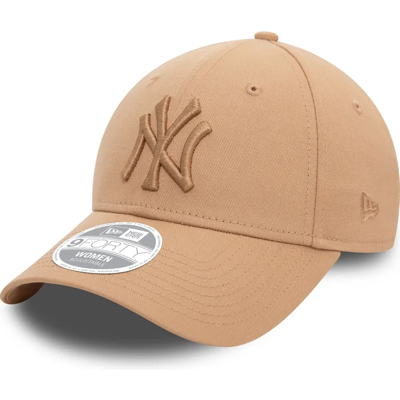 bezowa-czapka-z-zakrzywionym-daszkiem-regulowana-damska-z-bezowym-logo-9forty-league-essential-new-york-yankees-mlb-od-new-era
