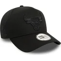 czarna-czapka-z-zakrzywionym-daszkiem-typu-snapback-z-czarnym-logo-9forty-e-frame-monochrome-chicago-bulls-nba-od-new-era