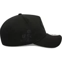 czarna-czapka-z-zakrzywionym-daszkiem-typu-snapback-z-czarnym-logo-9forty-e-frame-monochrome-chicago-bulls-nba-od-new-era