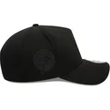 czarna-czapka-z-zakrzywionym-daszkiem-snapback-z-czarnym-logo-9forty-e-frame-monochrome-new-york-yankees-mlb-od-new-era