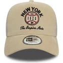 bezowa-czapka-trucker-9forty-a-frame-cord-graphic-new-york-stany-i-kraje-od-new-era