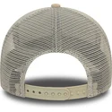 bezowa-czapka-truckerka-9forty-a-frame-cord-graphic-new-york-states-and-countries-od-new-era