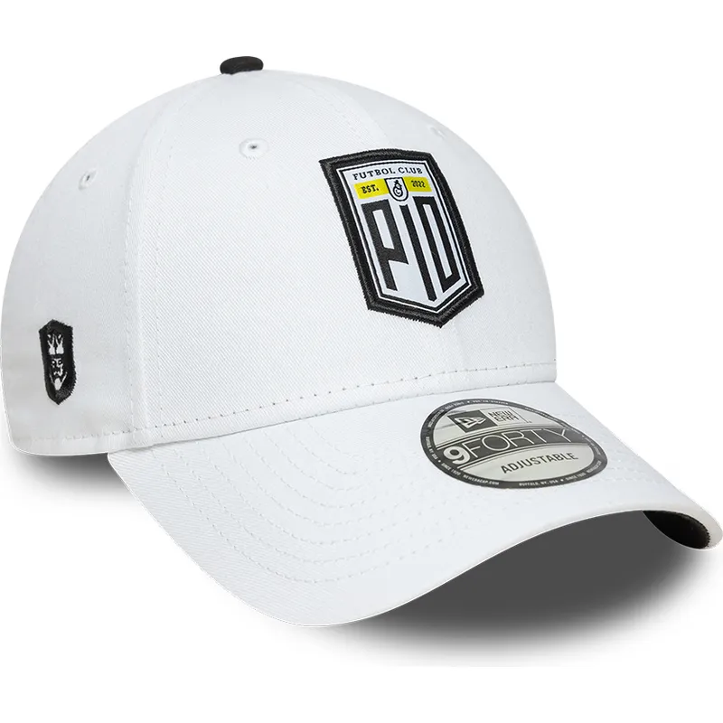 biala-regulowana-czapka-z-zakrzywionym-daszkiem-9forty-core-pio-fc-kings-league-new-era