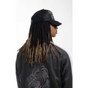 kepure-islenkta-juoda-snapback-duo-black-snake-ed-hardy