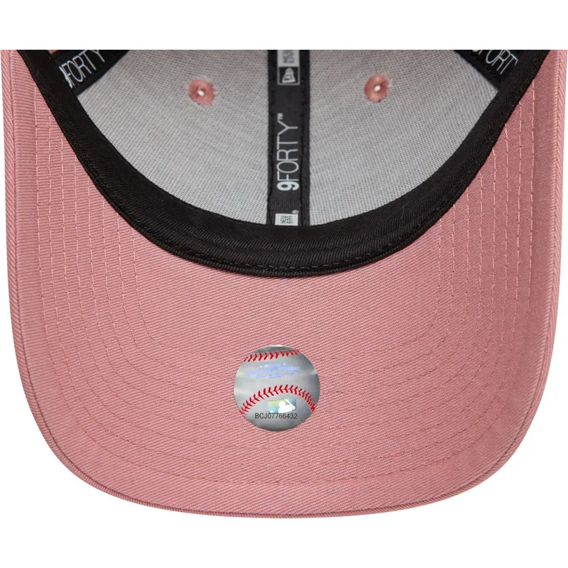 rozowa-regulowana-czapka-z-zakrzywionym-daszkiem-z-rozowym-logo-9forty-league-essential-new-york-yankees-mlb-new-era