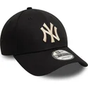 new-era-curved-brim-9forty-league-essential-new-york-yankees-mlb-black-adjustable-cap-with-beige-logo