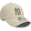 bezowa-regulowana-czapka-z-zakrzywionym-daszkiem-z-czarnym-logo-9forty-team-outline-new-york-yankees-mlb-new-era