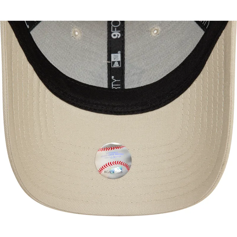 cap-islenkta-beige-adjustable-strap-negro-9forty-team-outline-new-york-yankees-mlb-new-era