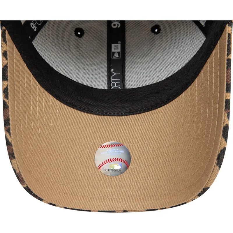 kepure-islenkta-leopardinis-reguliuojamas-9forty-new-york-yankees-mlb-new-era