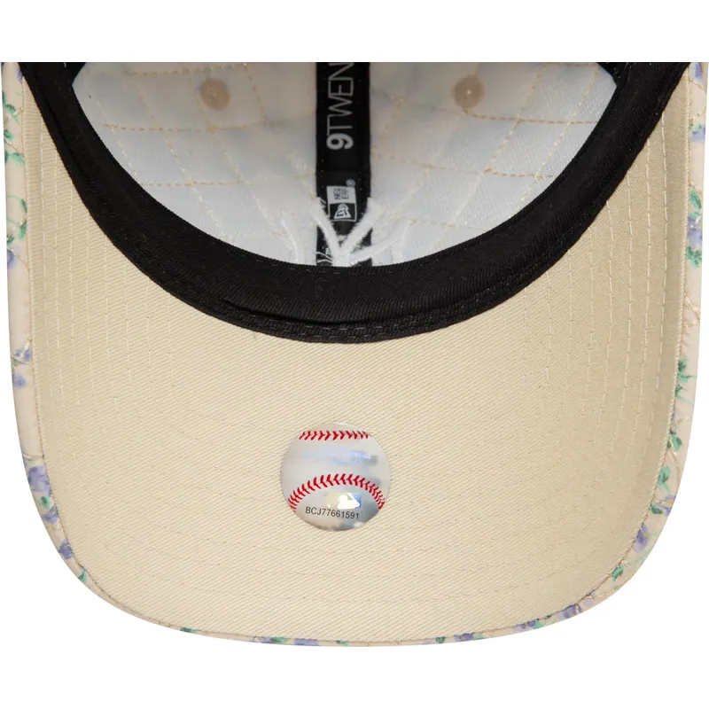 cap-islenkta-beige-adjustable-strap-9twenty-floral-quilt-new-york-yankees-mlb-new-era