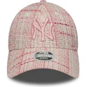 rozowa-zakrzywiona-czapka-regulowana-dla-kobiet-z-rozowym-logo-9forty-tweed-new-york-yankees-mlb-od-new-era