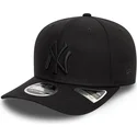 czarna-zakrzywiona-czapka-snapback-z-czarnym-logo-9seventy-stretch-snap-new-york-yankees-mlb-od-new-era