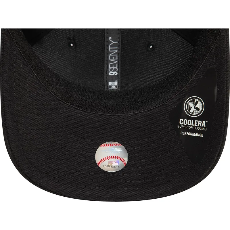 czarna-zakrzywiona-czapka-snapback-z-czarnym-logo-9seventy-stretch-snap-new-york-yankees-mlb-new-era
