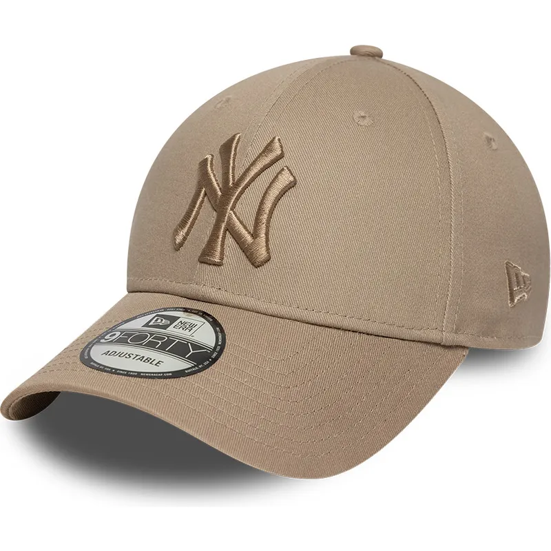 jasnobrazowa-regulowana-czapka-z-zakrzywionym-daszkiem-z-brazowym-logo-9forty-league-essential-new-york-yankees-mlb-new-era
