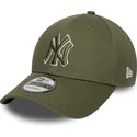 zielona-zakrzywiona-czapka-regulowana-z-zielonym-logo-9forty-outline-new-york-yankees-mlb-marki-new-era