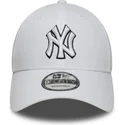biala-regulowana-czapka-z-zakrzywionym-daszkiem-9forty-outline-new-york-yankees-mlb-marki-new-era