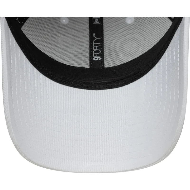 cap-islenkta-white-adjustable-strap-9forty-outline-new-york-yankees-mlb-new-era