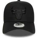 czarna-czapka-z-zakrzywionym-daszkiem-snapback-e-frame-essential-chicago-bulls-nba-new-era