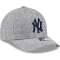 szara-czapka-z-zakrzywionym-daszkiem-snapback-z-granatowym-logo-9forty-m-crown-a-frame-cotton-weave-new-york-yankees-mlb-new-era