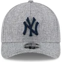 szara-czapka-z-zakrzywionym-daszkiem-snapback-z-granatowym-logo-9forty-m-crown-a-frame-cotton-weave-new-york-yankees-mlb-new-era