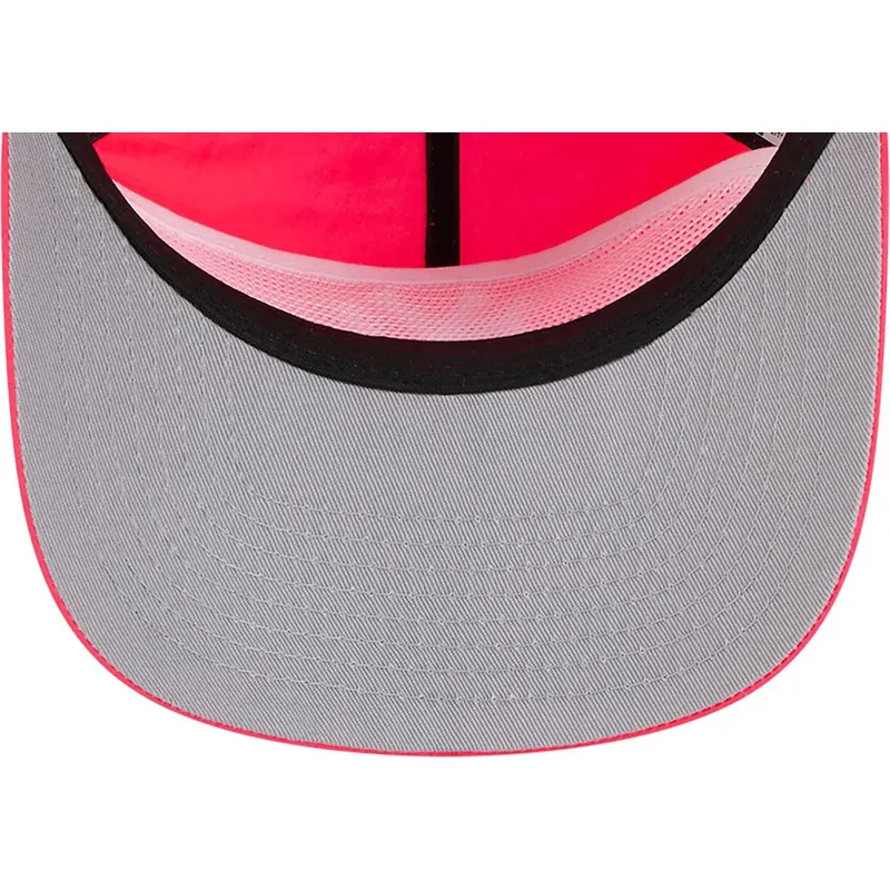 rozowa-regulowana-czapka-z-zakrzywionym-daszkiem-golfer-everyday-nylon-new-york-yankees-mlb-new-era