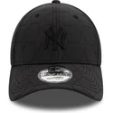 czarna-regulowana-czapka-z-zakrzywionym-daszkiem-z-czarnym-logo-9forty-quilted-new-york-yankees-mlb-new-era