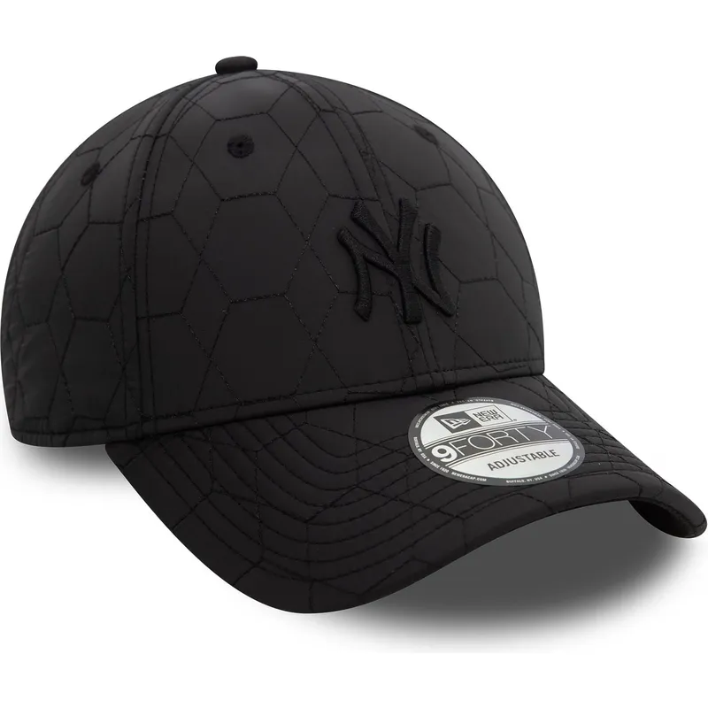 czarna-regulowana-czapka-z-zakrzywionym-daszkiem-z-czarnym-logo-9forty-quilted-new-york-yankees-mlb-new-era