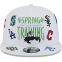 kepure-plokscia-balta-snapback-9fifty-scatter-spring-training-fan-pack-2025-mlb-new-era