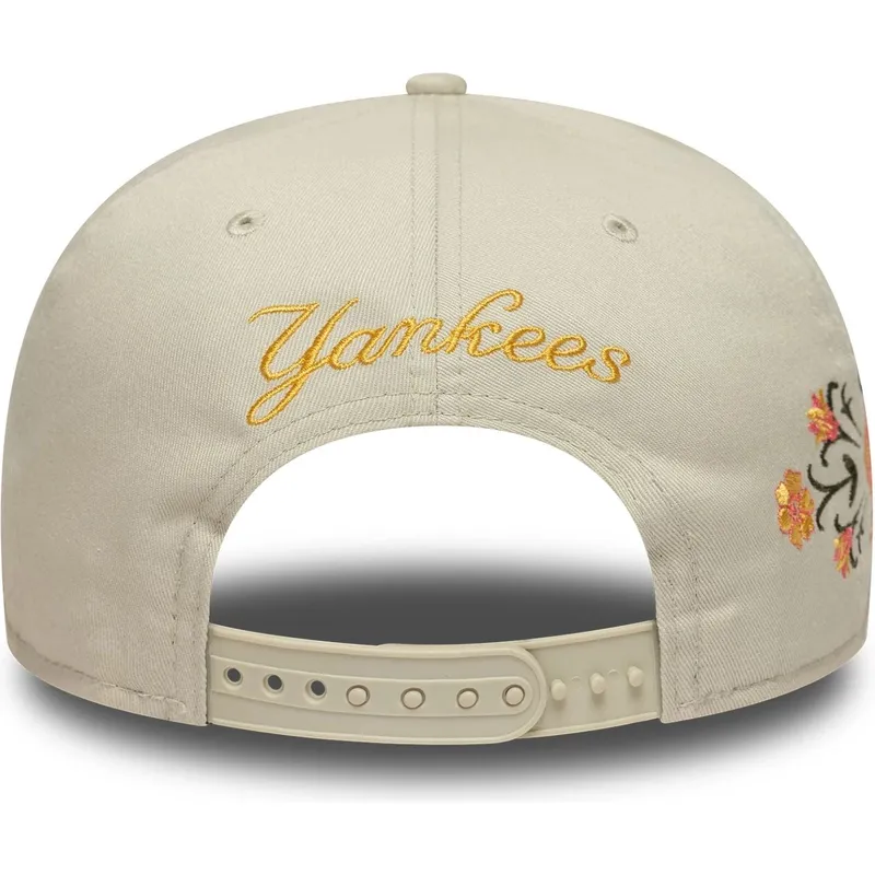 czapka-z-plaskim-daszkiem-bezowa-snapback-9fifty-floral-new-york-yankees-mlb-new-era