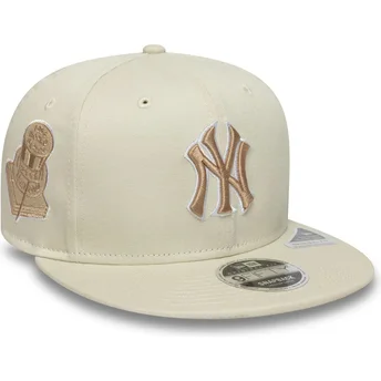 New Era Flat Brim 9FIFTY Original Fit World Series New York Yankees MLB Beige Snapback Cap with Beige Logo