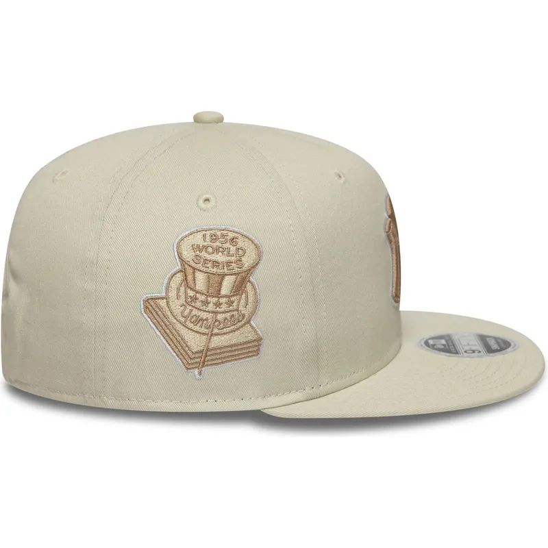 bezowa-plaska-czapka-snapback-z-bezowym-logo-9fifty-original-fit-world-series-new-york-yankees-mlb-new-era