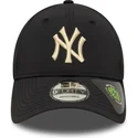czarna-regulowana-czapka-z-daszkiem-z-bezowym-logo-9forty-recycled-new-york-yankees-mlb-od-new-era