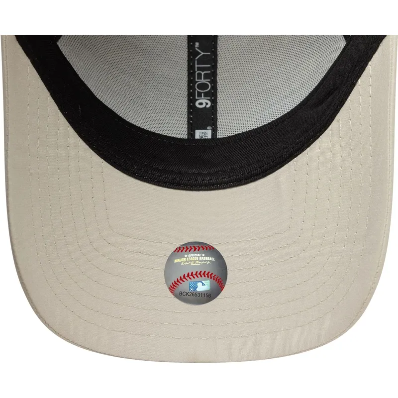 cap-islenkta-beige-adjustable-strap-9forty-tonal-flawless-new-york-yankees-mlb-new-era