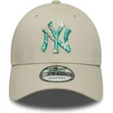 bezowa-czapka-z-zakrzywionym-daszkiem-regulowana-9forty-seasonal-infill-new-york-yankees-mlb-od-new-era