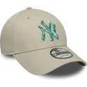 cap-islenkta-beige-adjustable-strap-9forty-seasonal-infill-new-york-yankees-mlb-new-era
