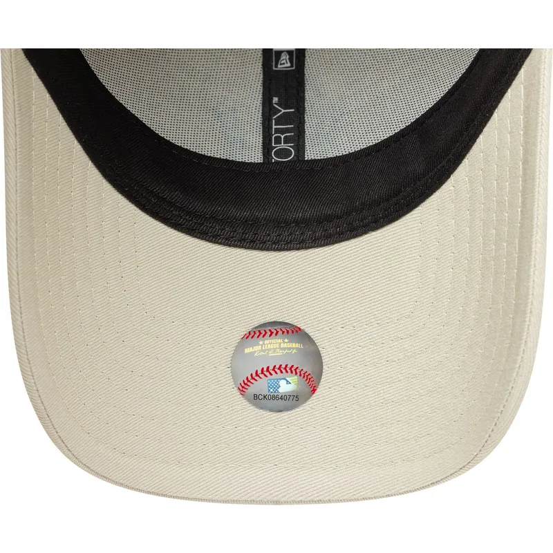 cap-islenkta-beige-adjustable-strap-9forty-seasonal-infill-new-york-yankees-mlb-new-era